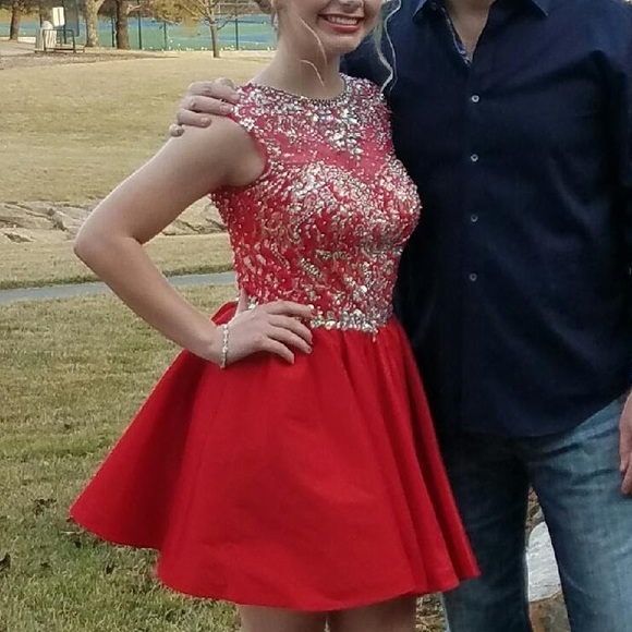 Beautiful True Red Dress size 6 with pockets - Picture 5 of 8